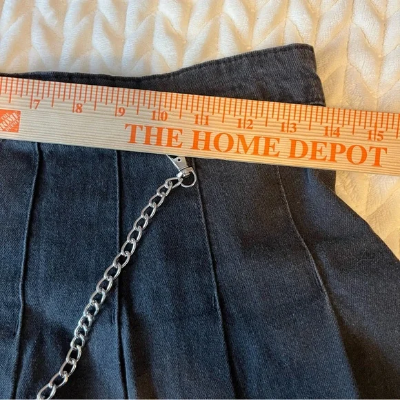 H&M Women Denim Black Pleated Mini Skirt with Removable Chain Detail Size 6 Punk - Picture 7 of 10
